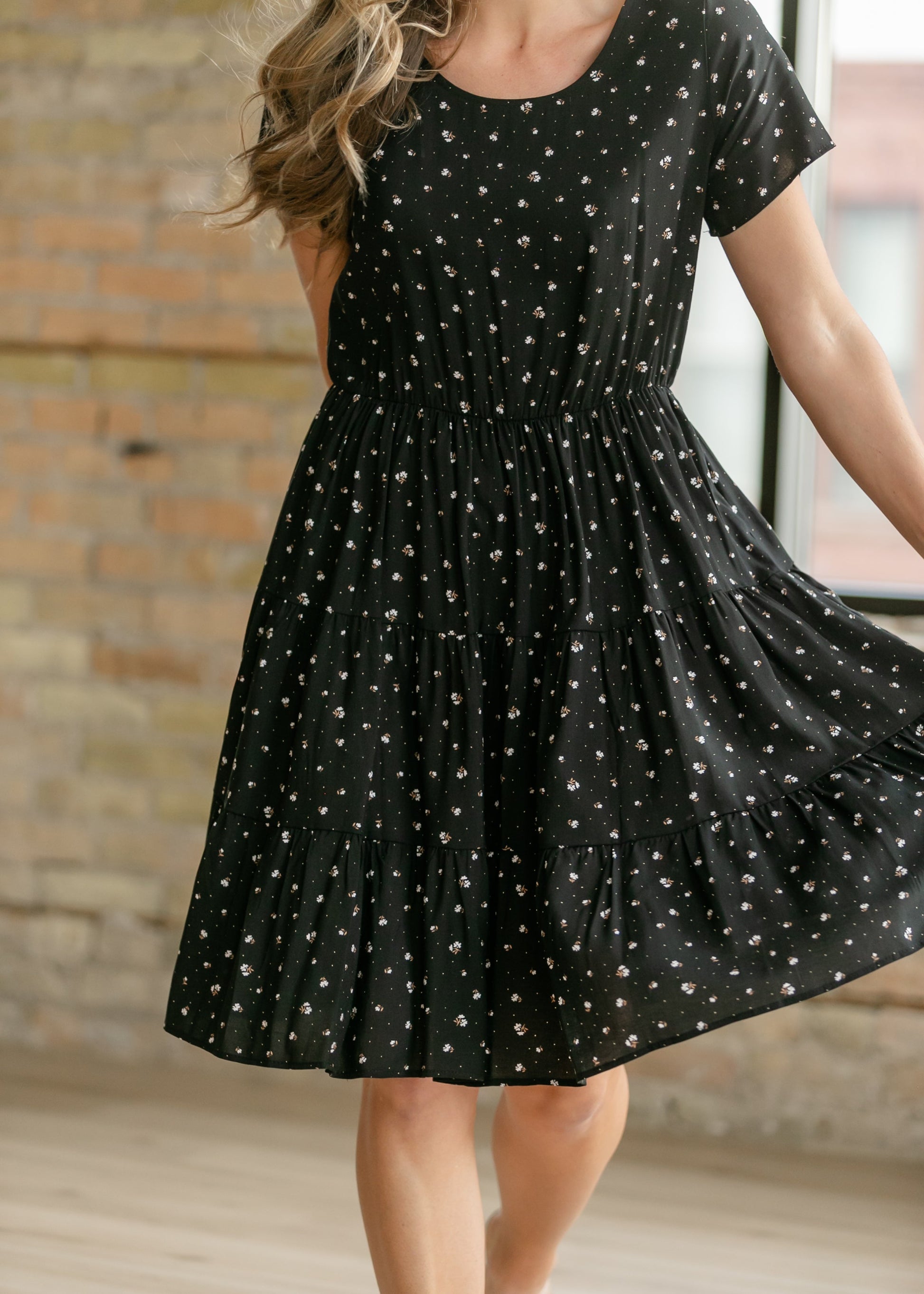 Jenna Floral Knit Short Sleeve Tiered Midi Dress IC Dresses