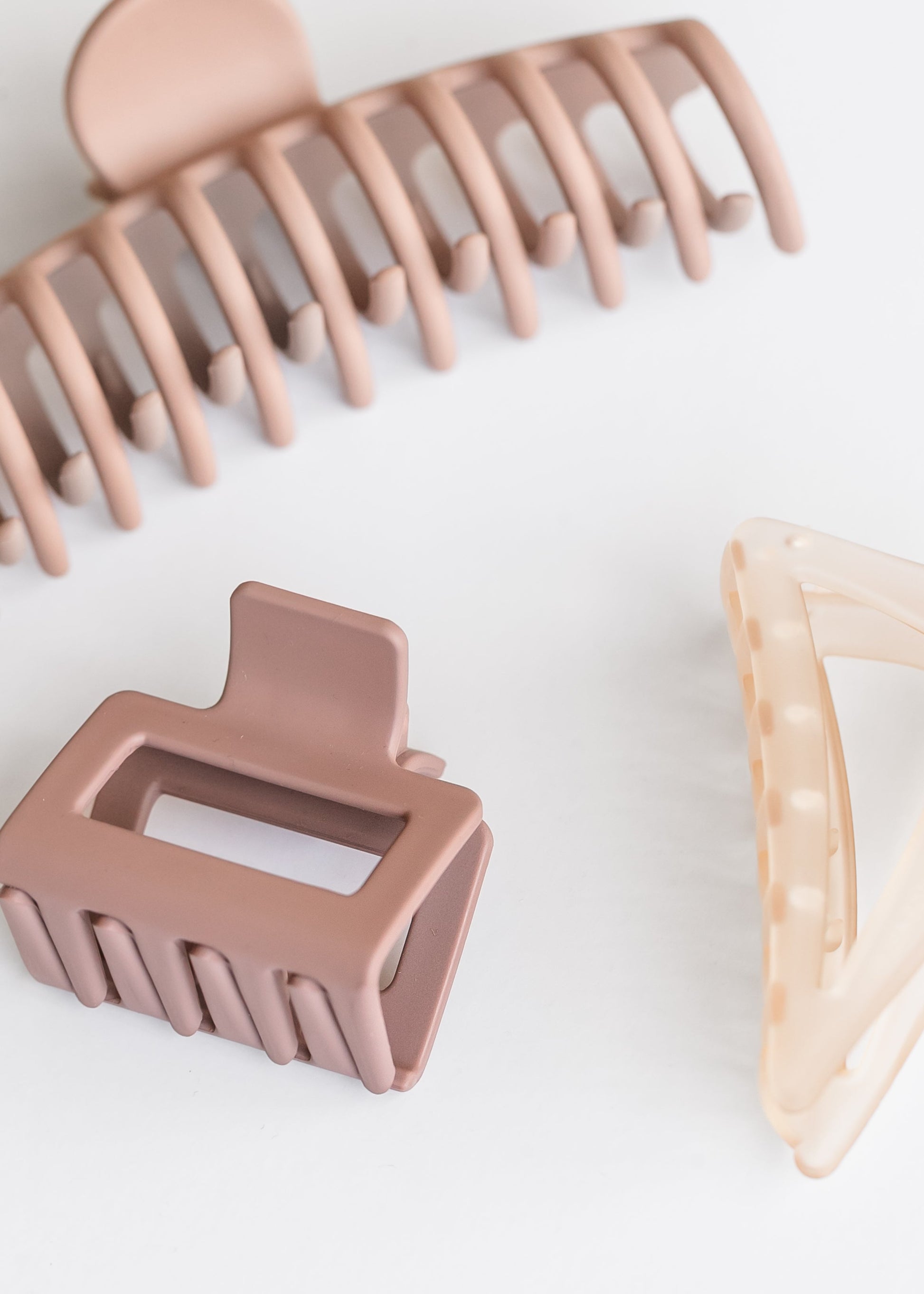 Kitsch™ Oversized Recycled Plastic Assorted Claw Clips Accessories
