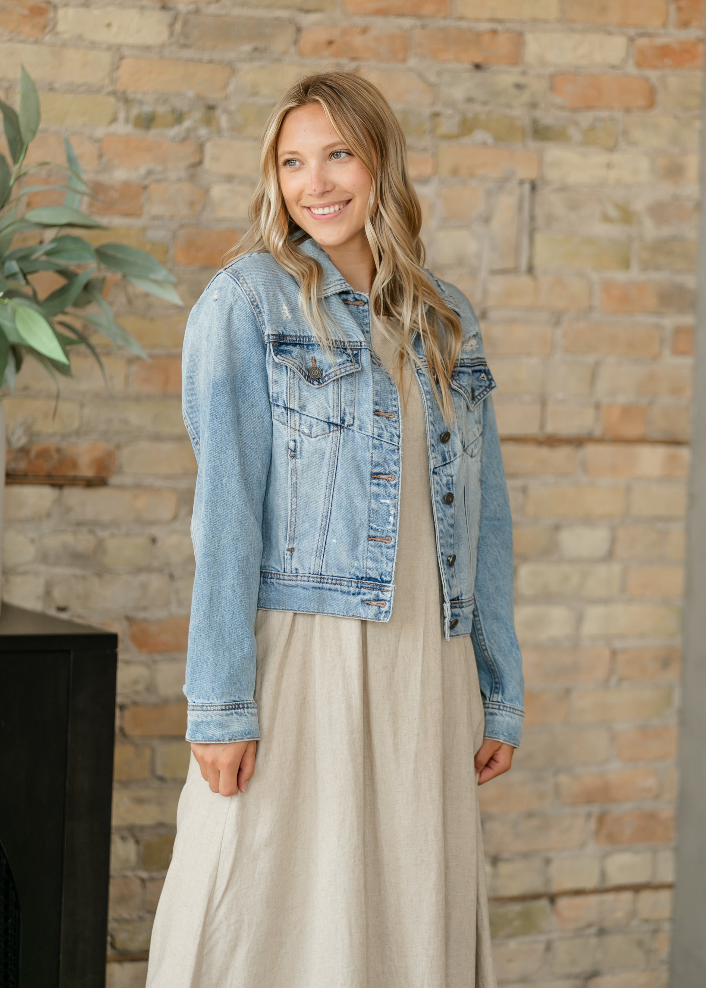 Light Wash Fitted Denim Jacket – Inherit - Main Image