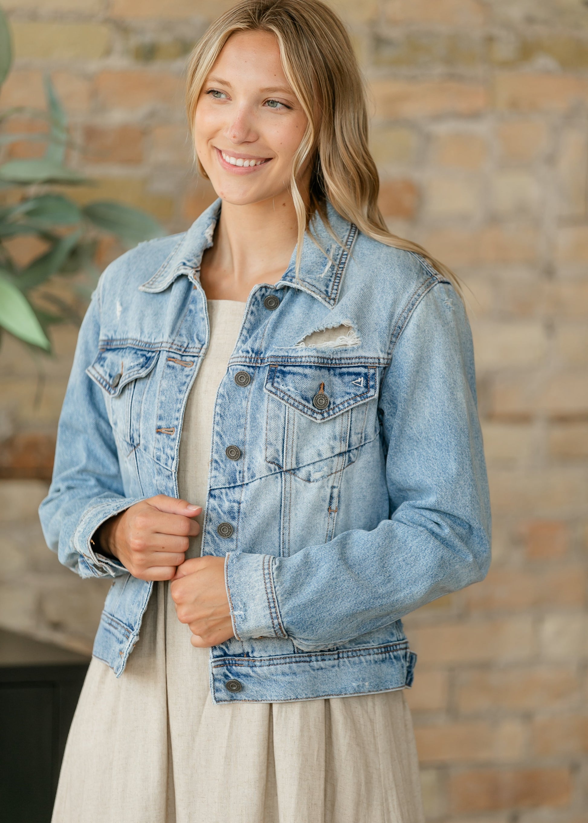 Light Wash Fitted Denim Jacket – Inherit