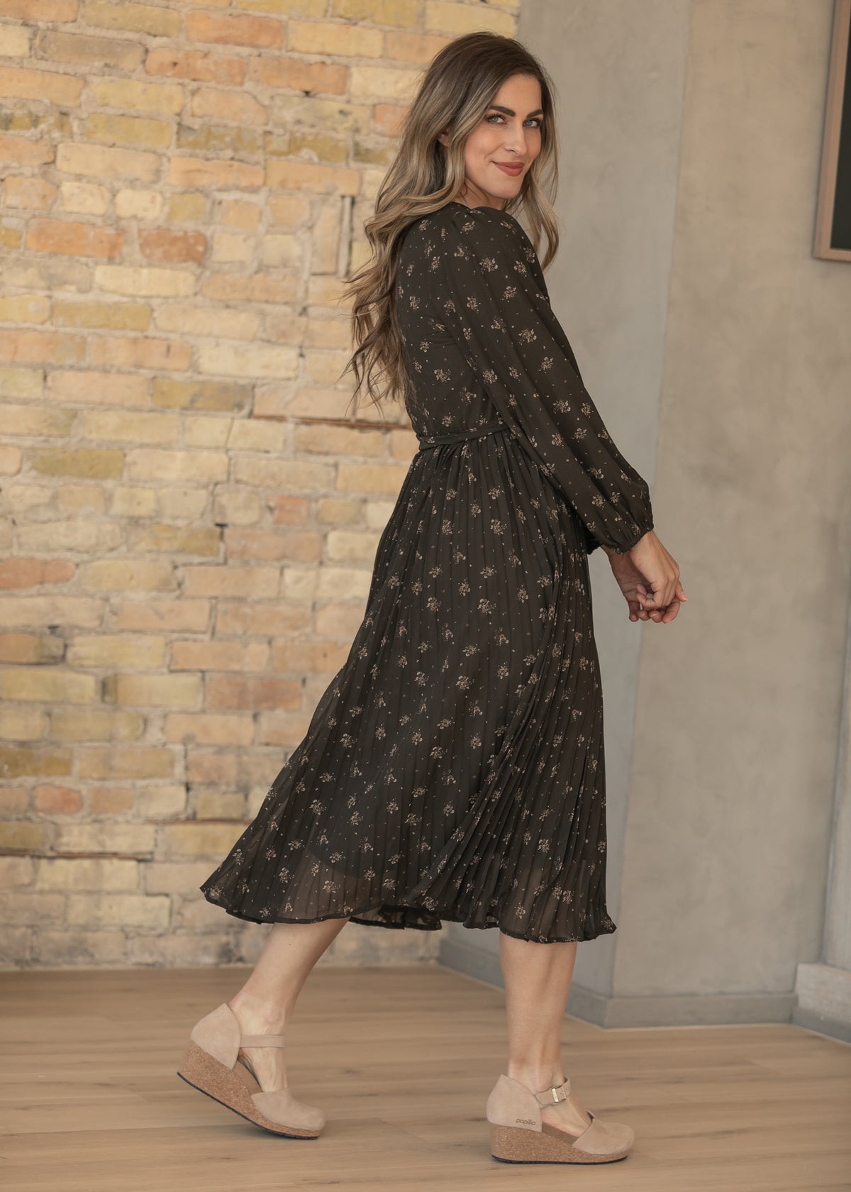 Louise Brown Floral Pleated Midi Dress IC Dresses