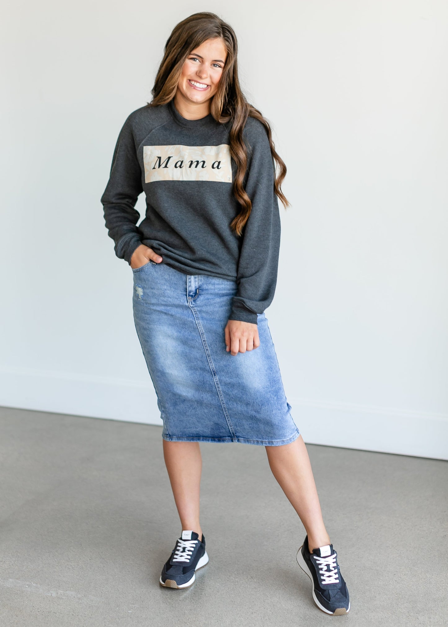 Mama Graphic Crewneck Sweatshirt IC Tops