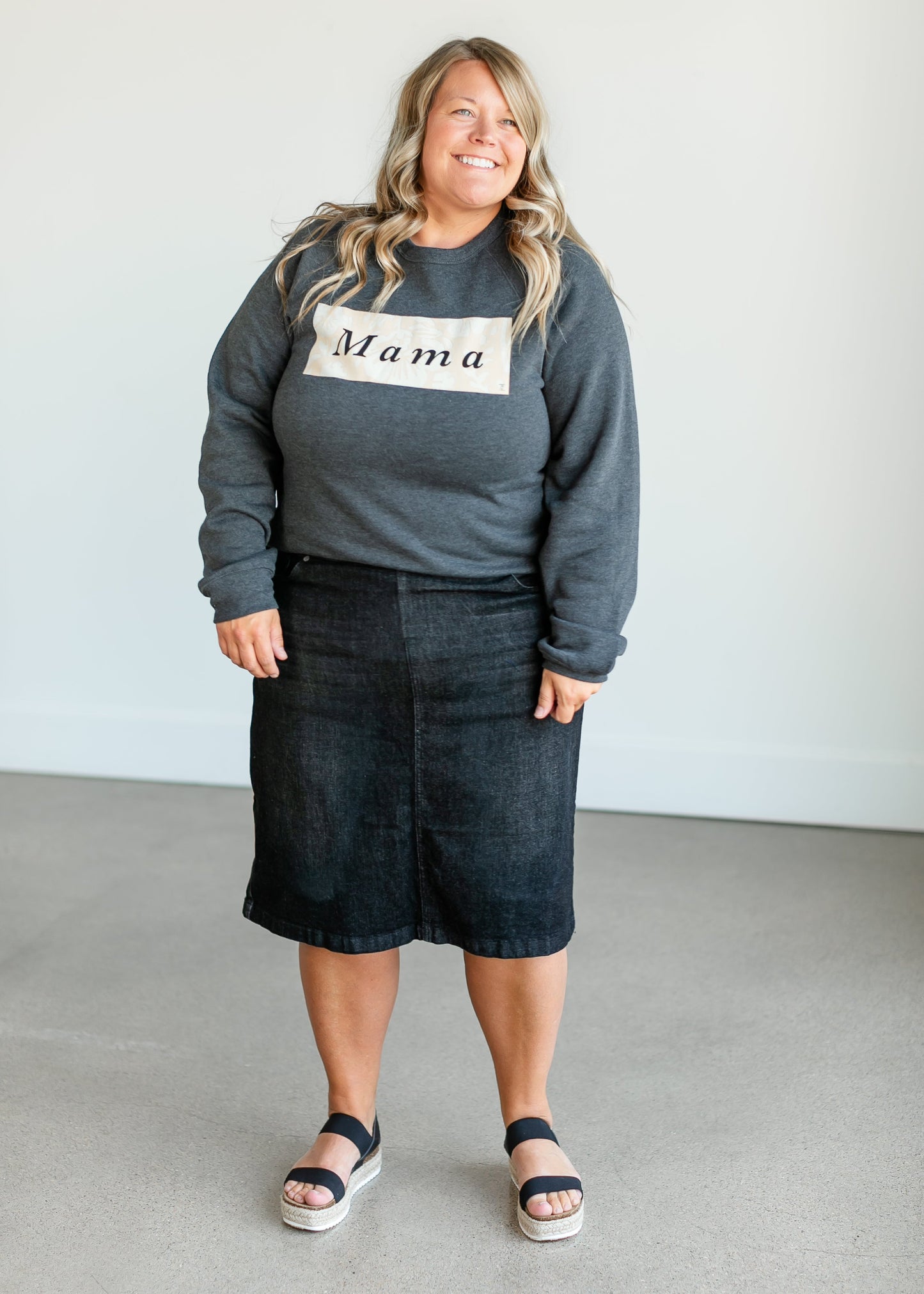 Mama Graphic Crewneck Sweatshirt IC Tops