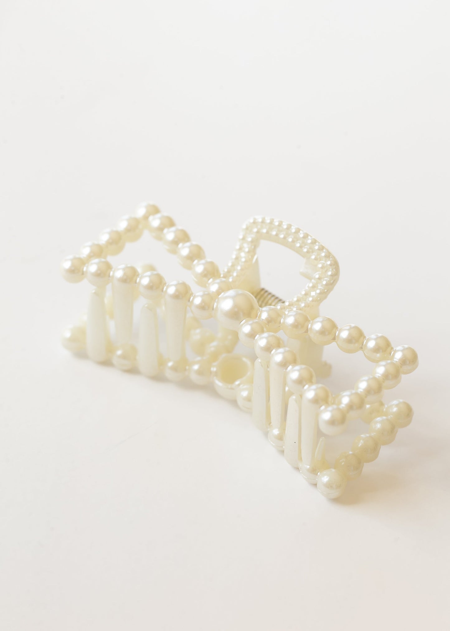 Pearl Bow Claw Clip Accessory
