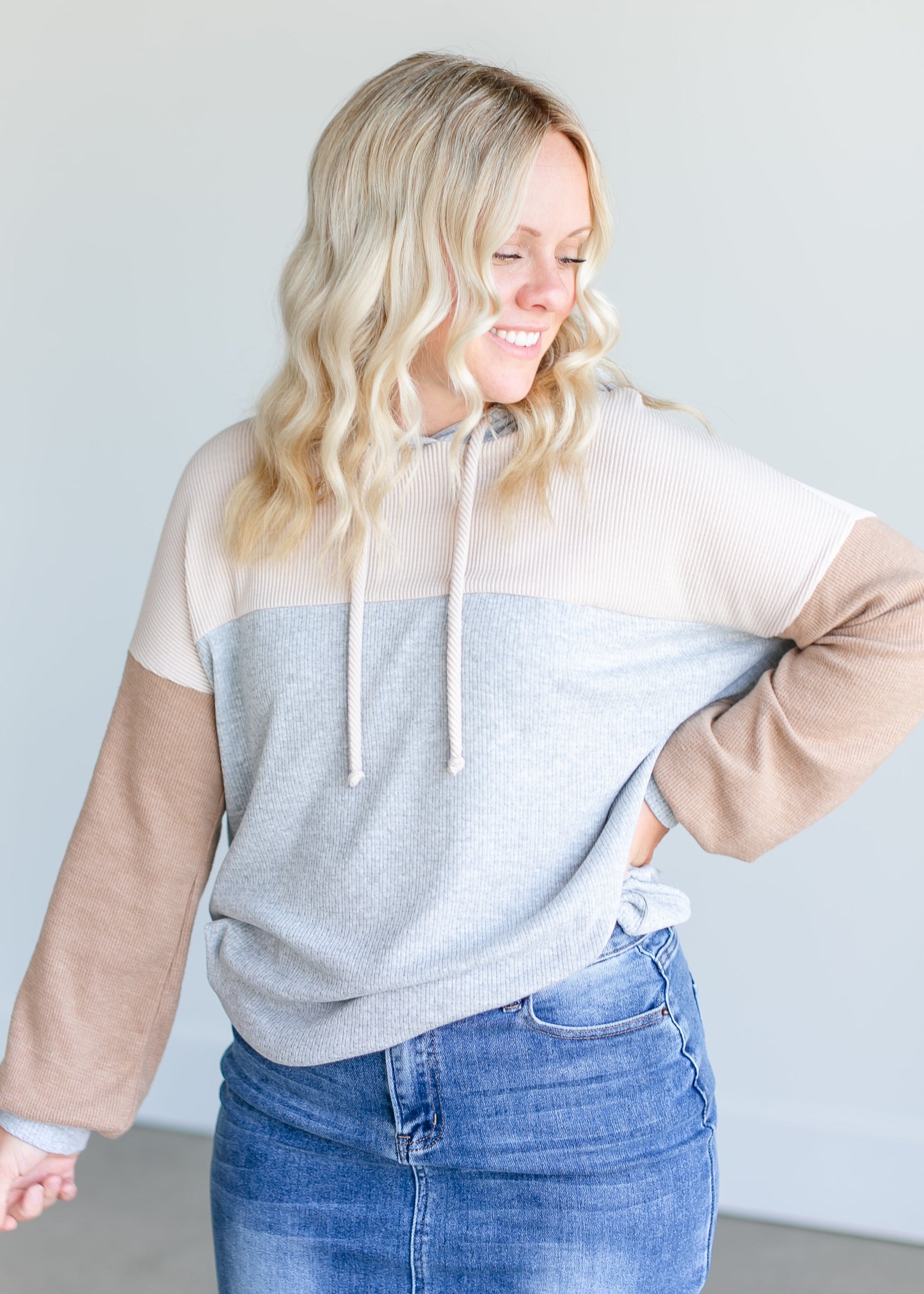 A colorblocked lightweight hoodie with ribbed texture.