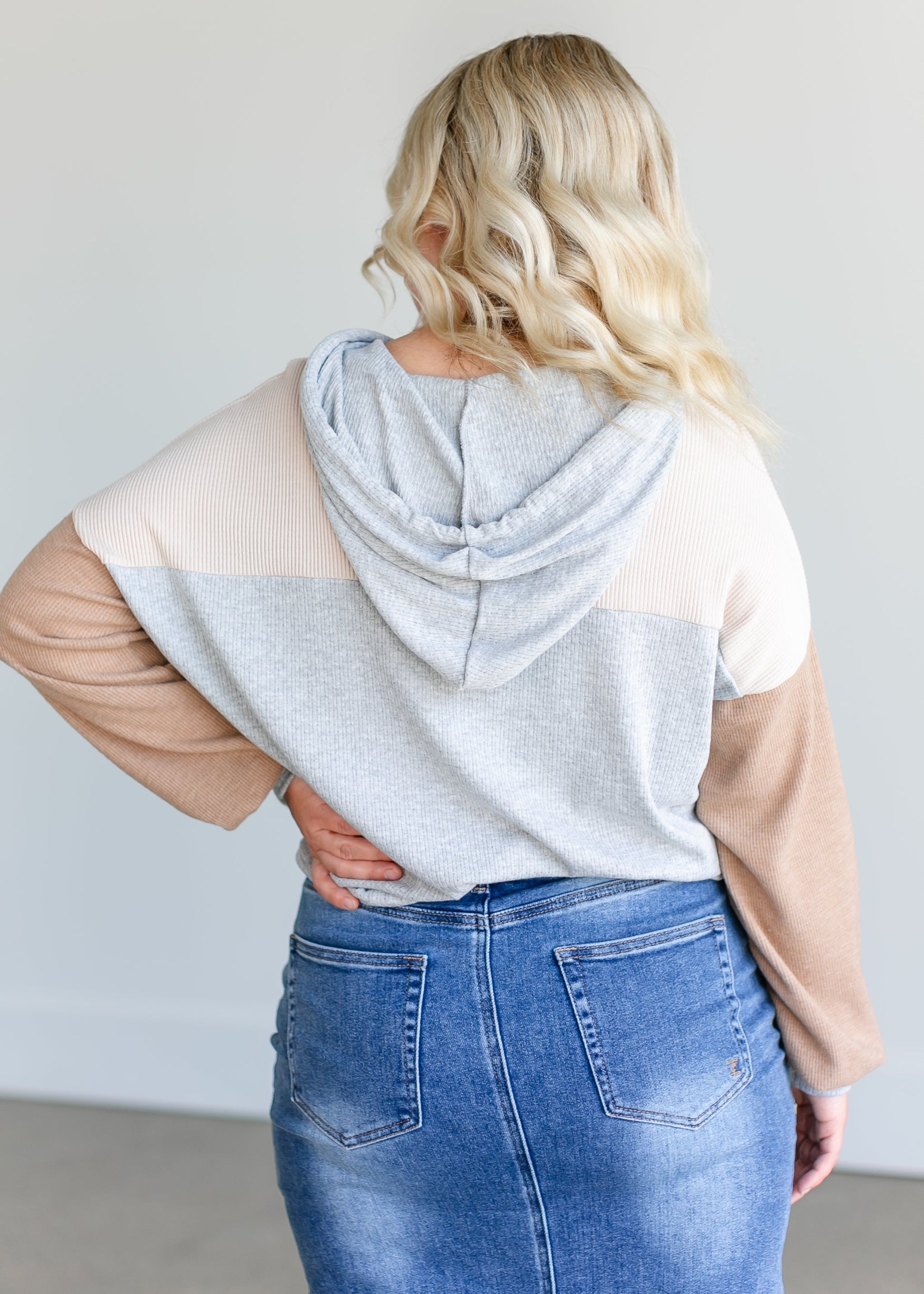 A colorblocked lightweight hoodie with ribbed texture.
