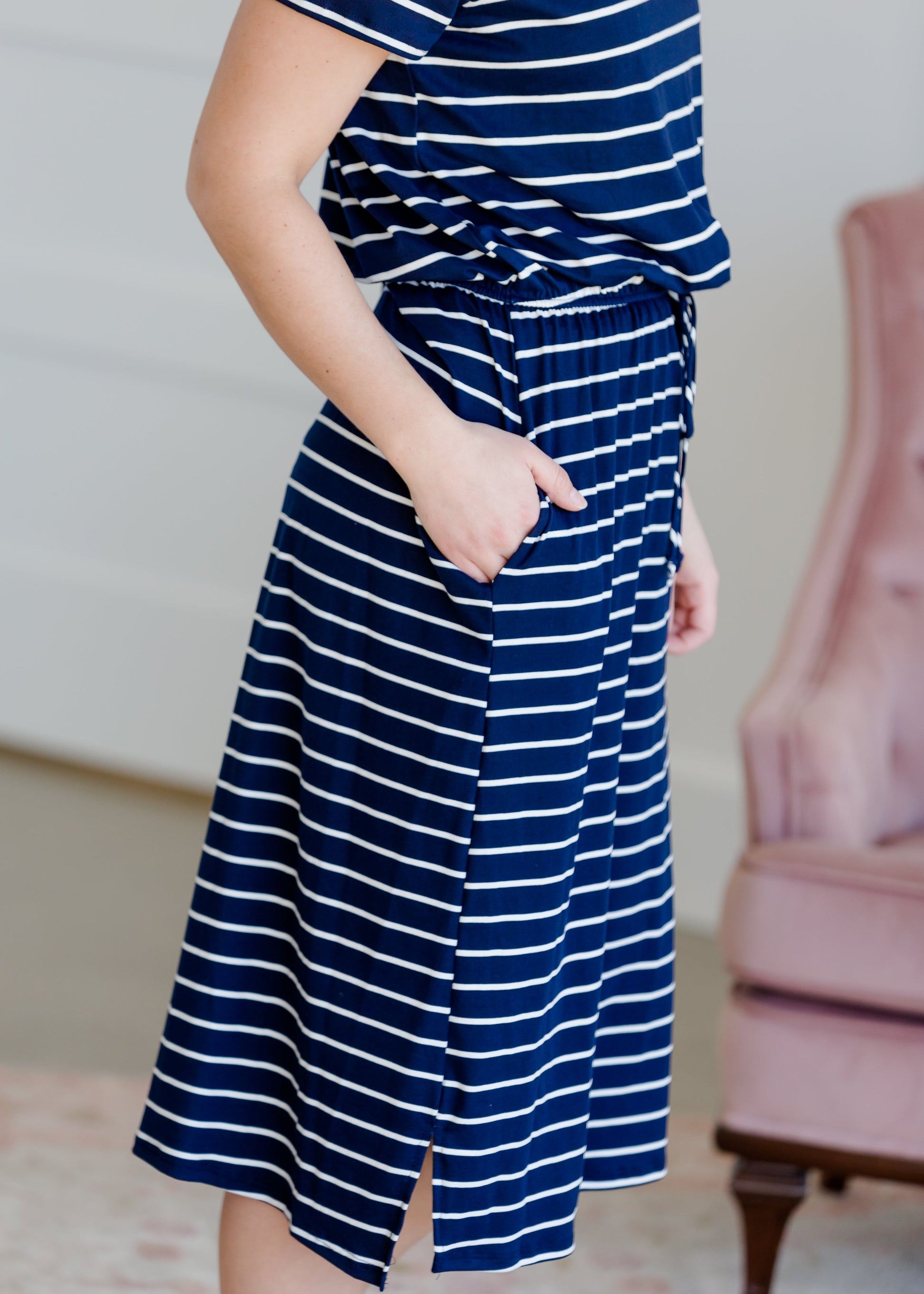 Short Sleeve Stretch Midi Dress Dresses