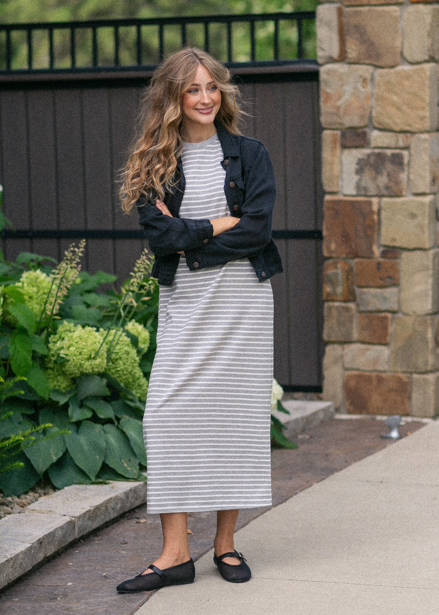 Short Sleeve Gray Striped Knit Dress S Short Sleeve Gray Striped Knit Dress S