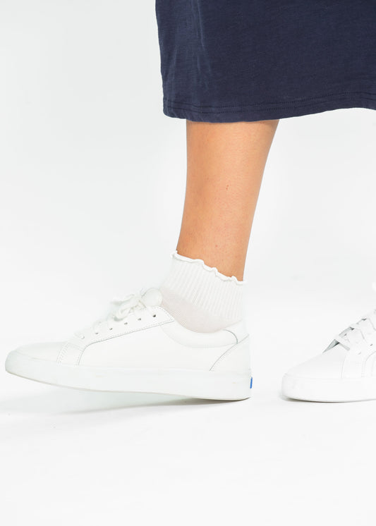 Solid Color Ruffle Mid-Calf Socks Accessories