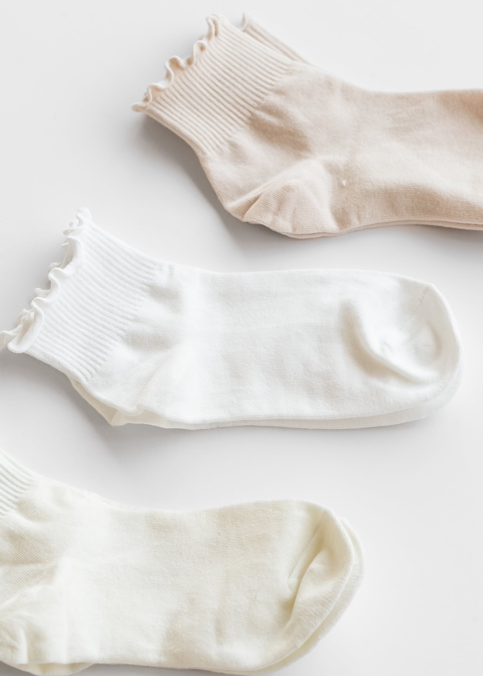 Solid Color Ruffle Mid-Calf Socks Accessories