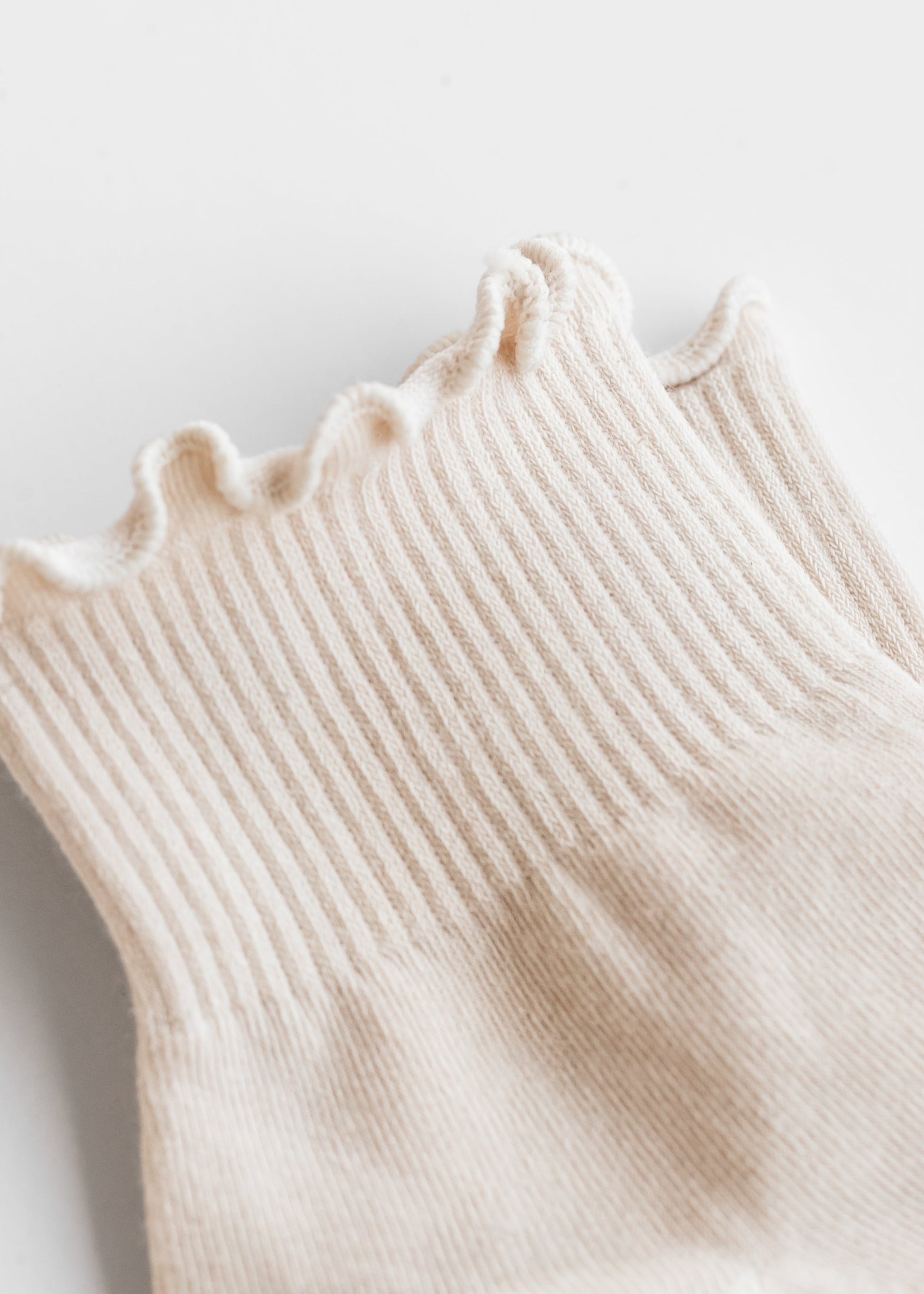 Solid Color Ruffle Mid-Calf Socks Accessories