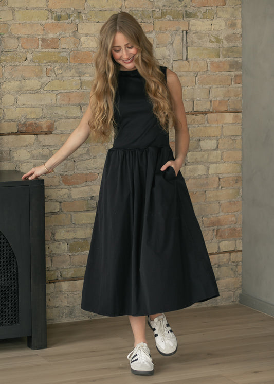 modest black dress Nuggles Maxi Layering The long sleeves and split add an extra touch of glamour Black linen shirt dress -