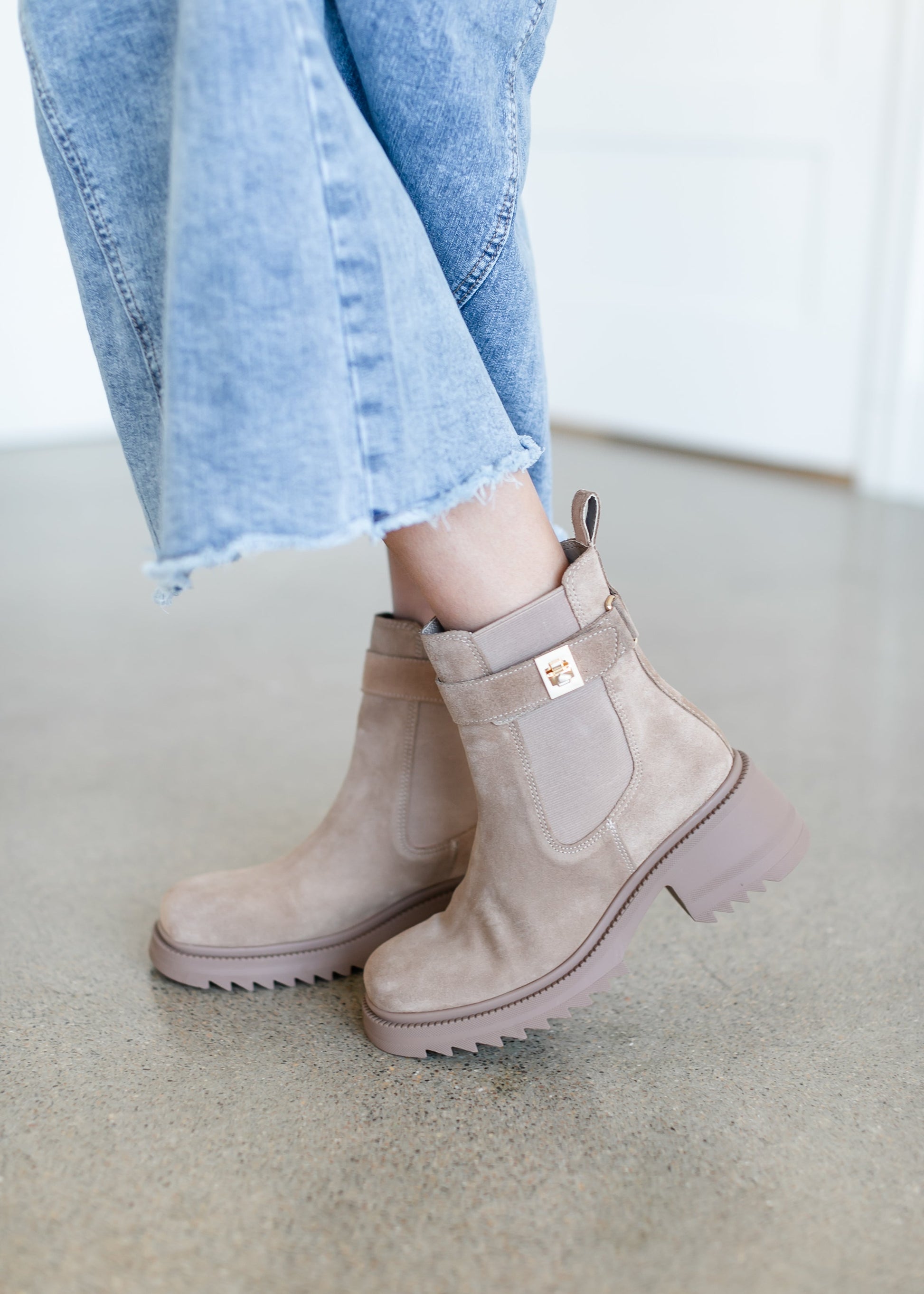 Steve Madden Gates Suede Boots Shoes