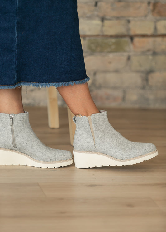 TOMS® Mina Light Gray Wedge Boot Shoes 7