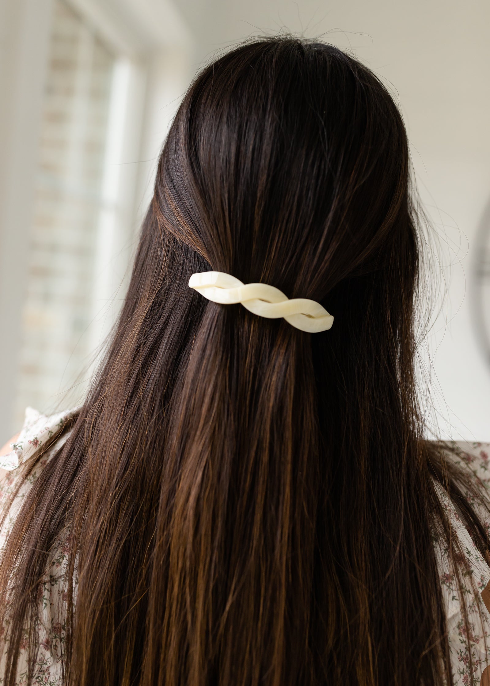 Twisted Acrylic Hair Clip - FINAL SALE Accessories Ivory