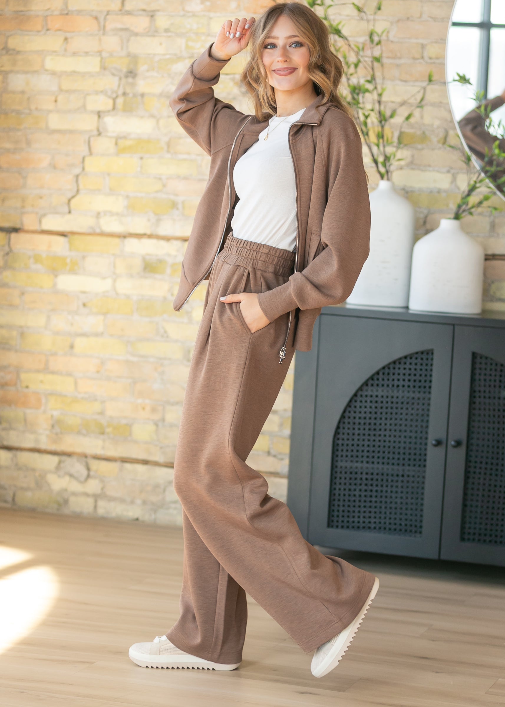Varley® Brown Extra Wide Leg Pant 29.5 FF Pants