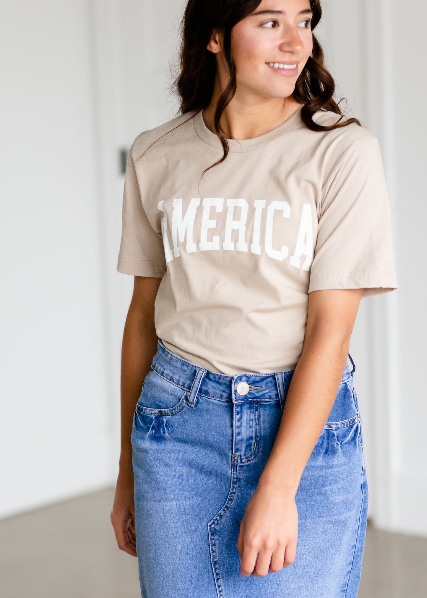 America Graphic T-Shirt Tops Tan / S