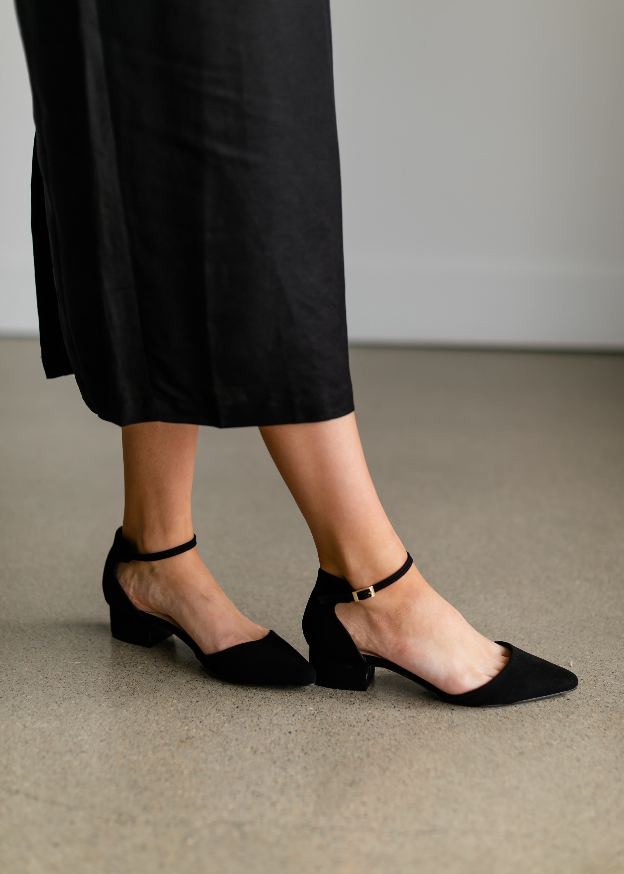 Details 153+ closed toe high heel sandals vietkidsiq.edu.vn