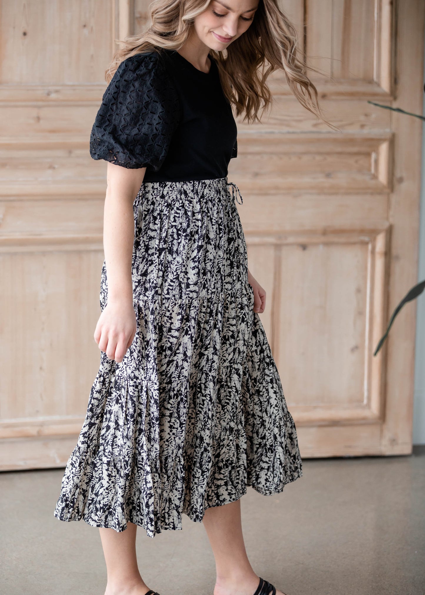 Black & White Leaf Print Tiered Midi Skirt Skirts Hayden
