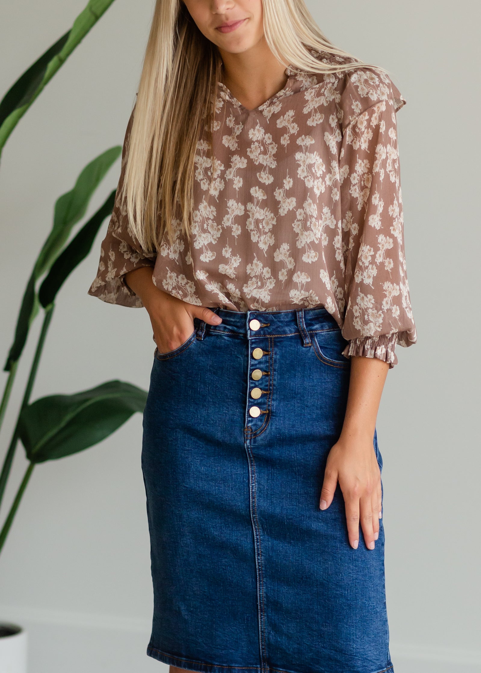 Denim skirt q significa top