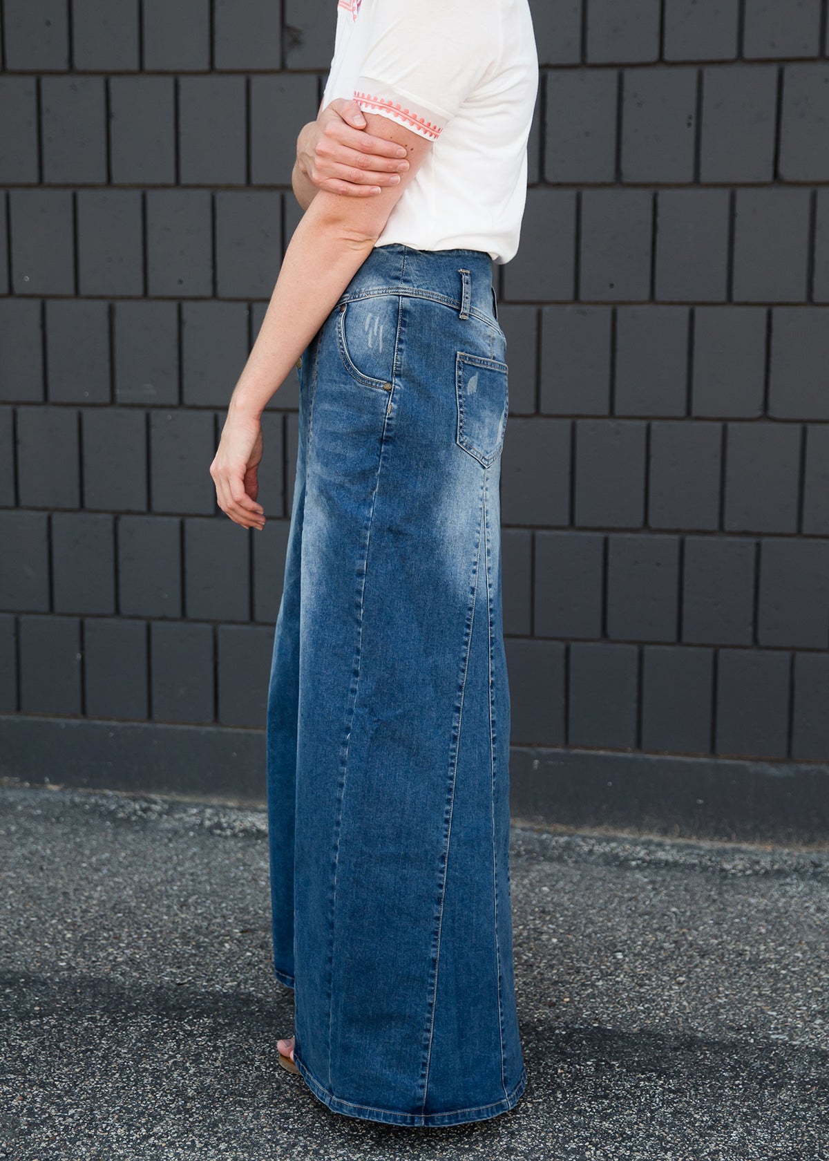 Long a-line denim skirt with a button detail