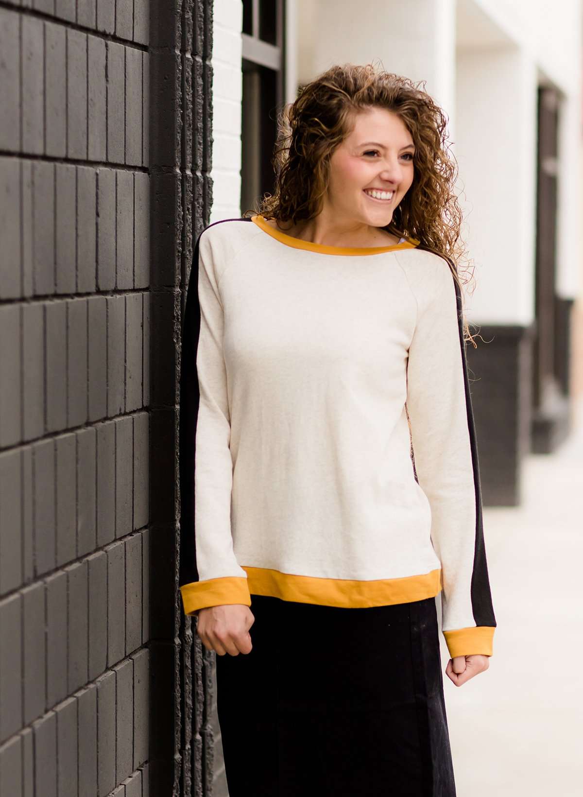Women's modest sweatshirt black and mustard
