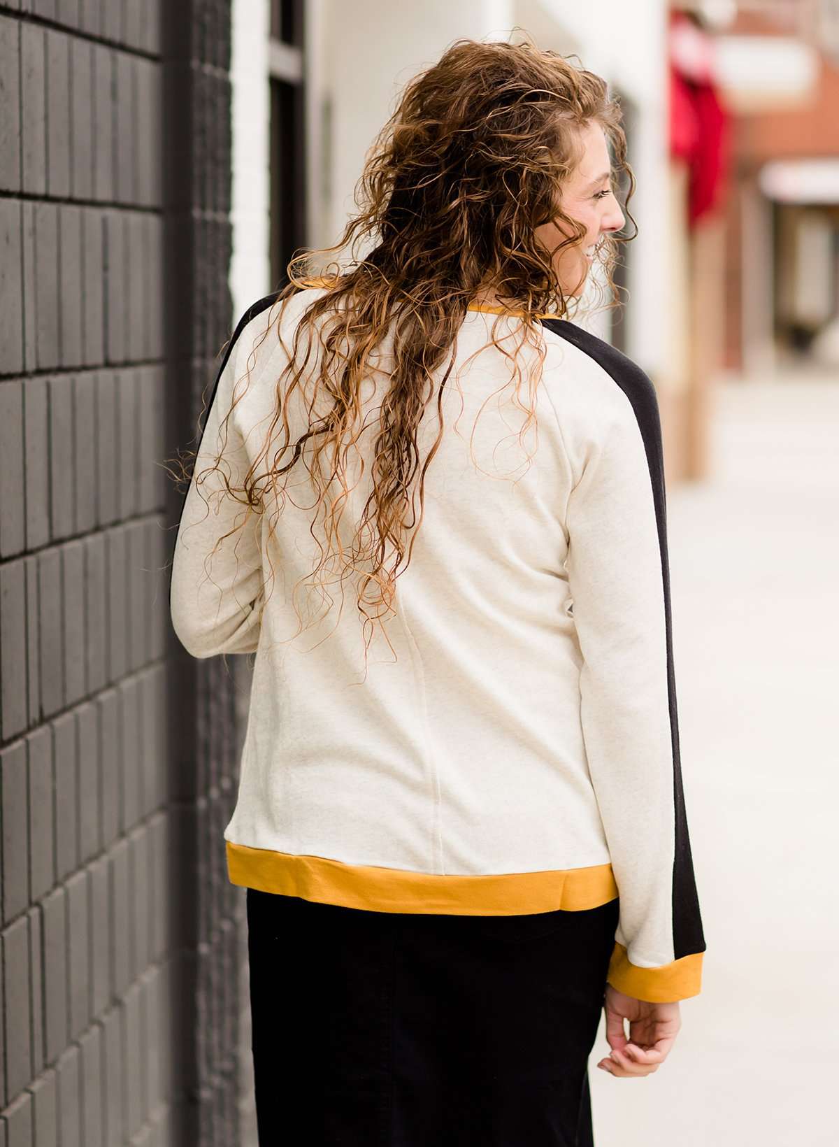 Women's modest sweatshirt black and mustard