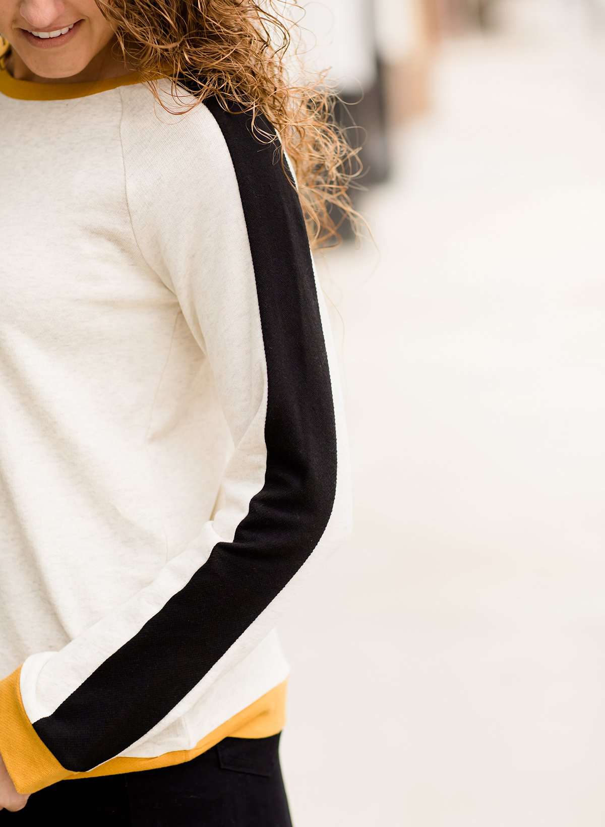 Women's modest sweatshirt black and mustard
