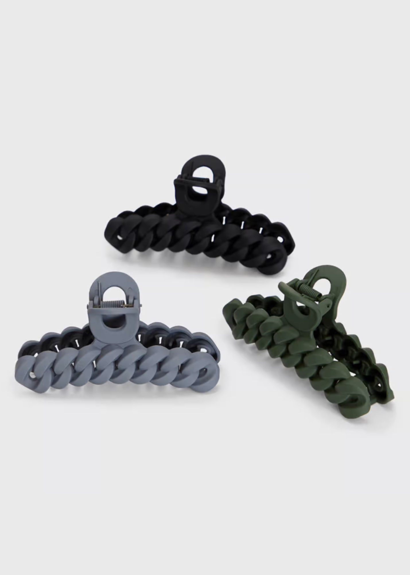 These claw clips look like chains and have a soft-matte finish. 3 clips come in each set!