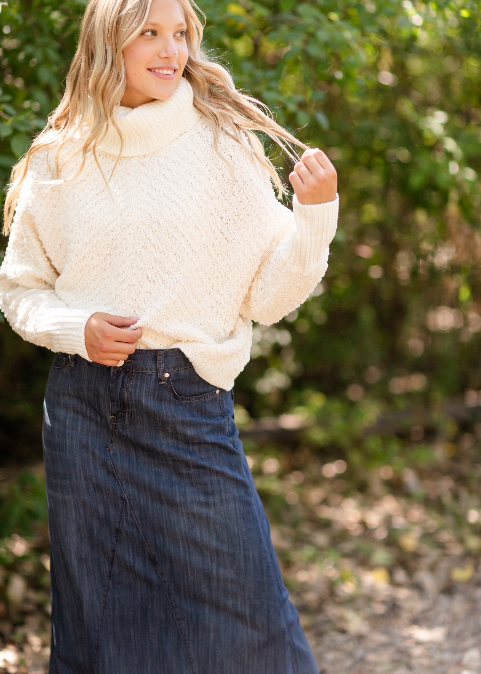 Ivory Popcorn Turtle Neck Sweater Tops Hem & Thread