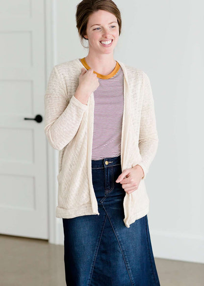 Woven cardigan that drapes and has front pockets. It comes in blush, cream and sage.