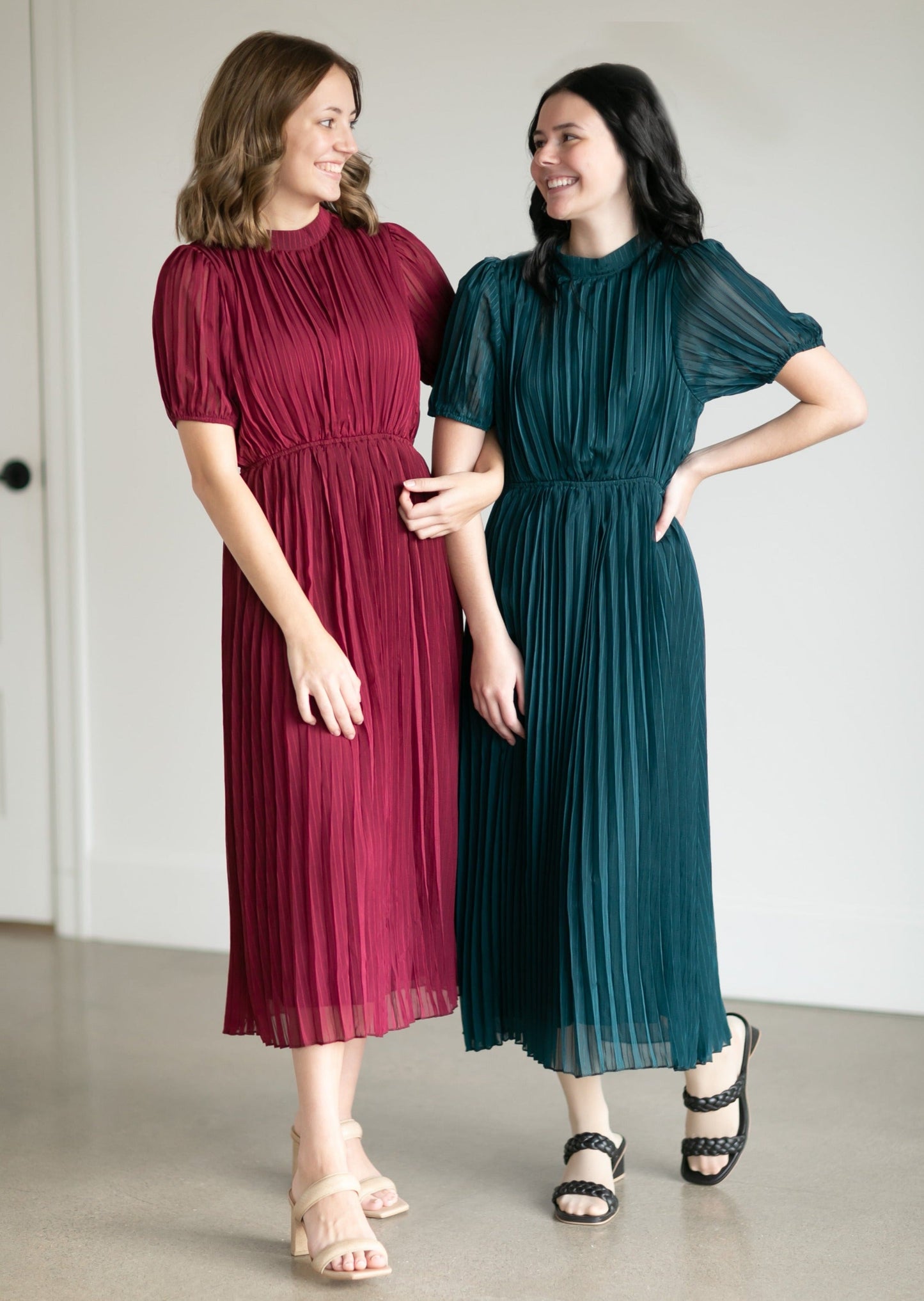 Short Sleeve Pleated Midi Dress Dresses