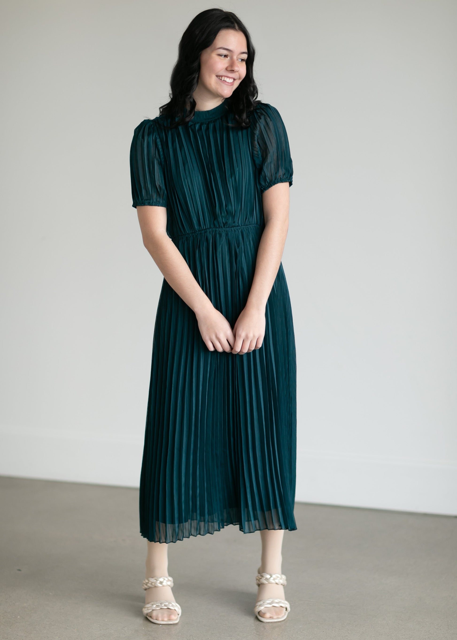 Short Sleeve Pleated Midi Dress Dresses