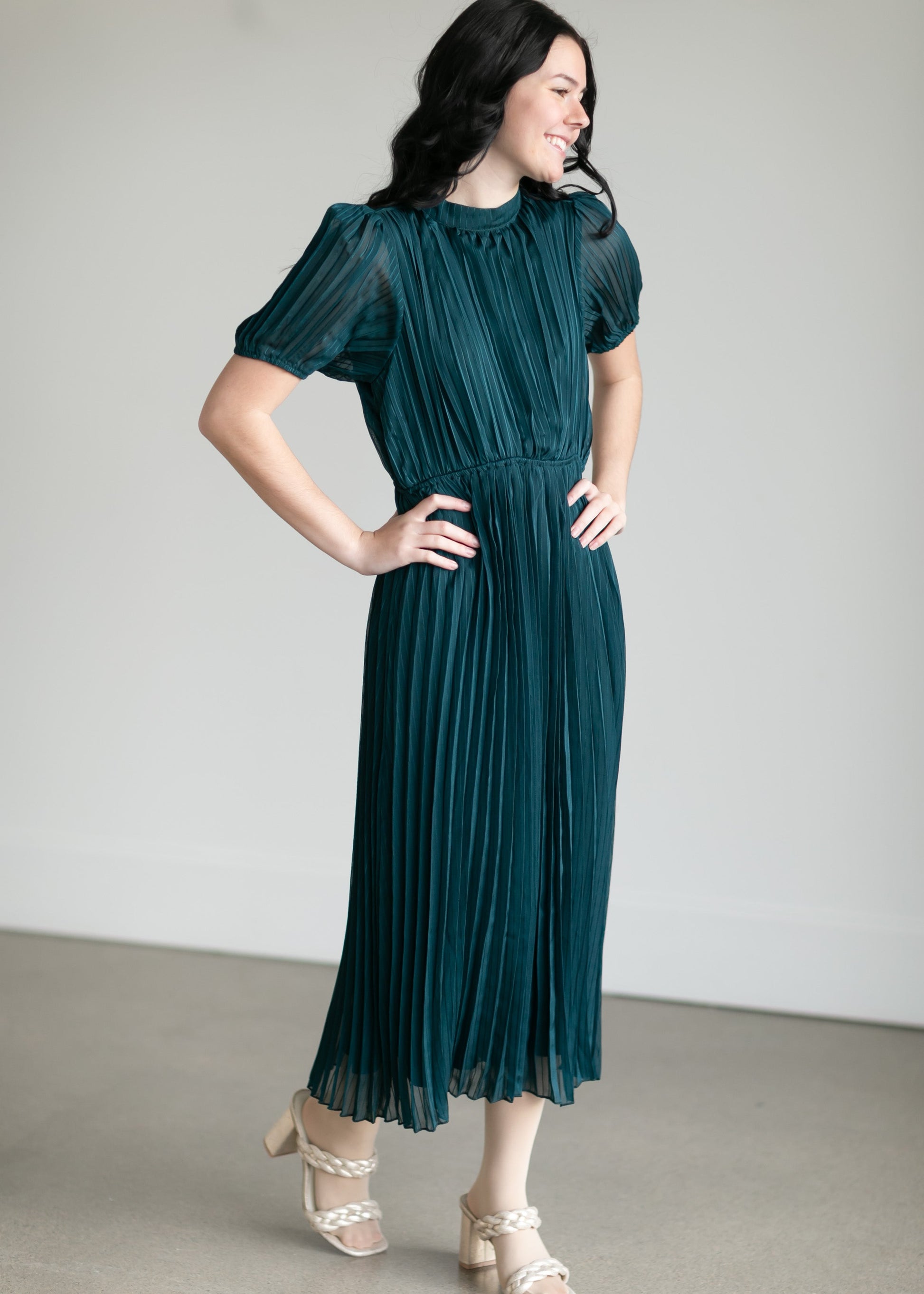 Short Sleeve Pleated Midi Dress Dresses