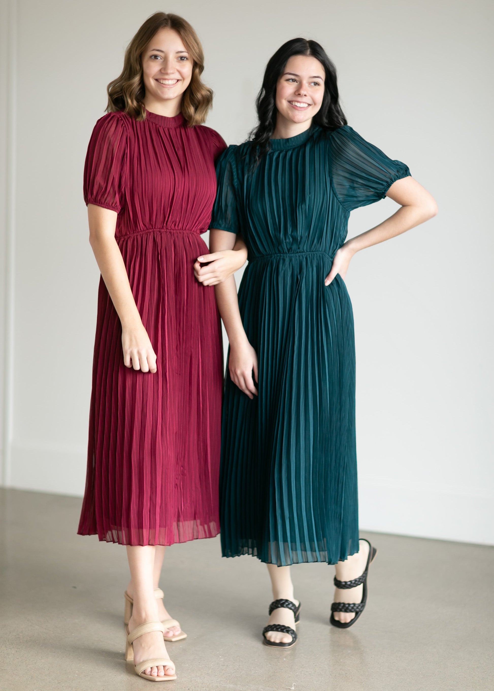 Short Sleeve Pleated Midi Dress Dresses