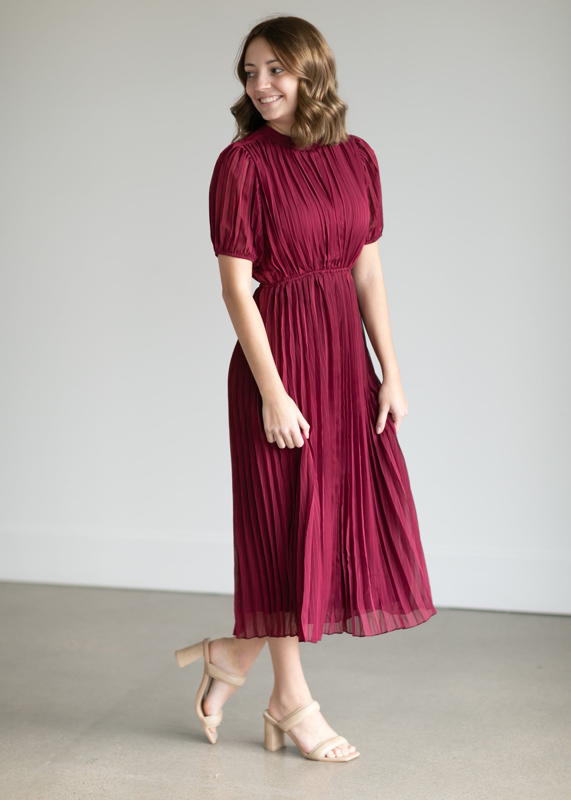 Short Sleeve Pleated Midi Dress Dresses