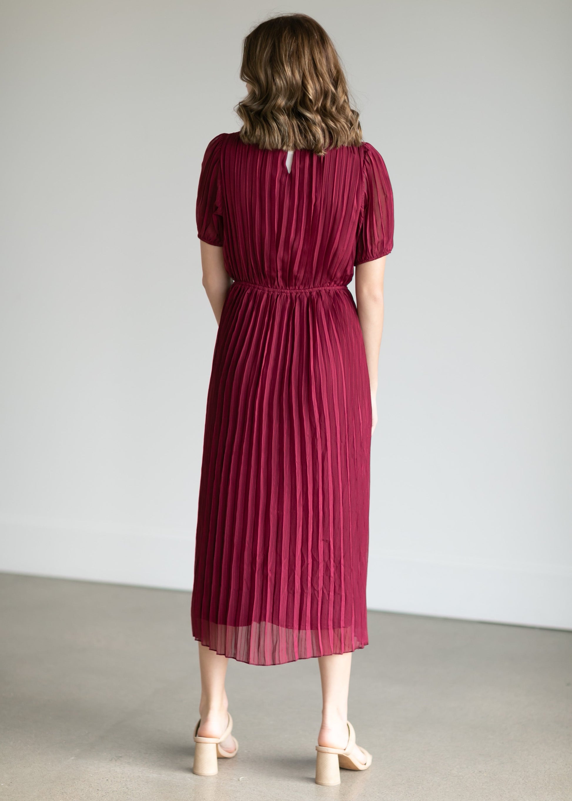 Short Sleeve Pleated Midi Dress Dresses