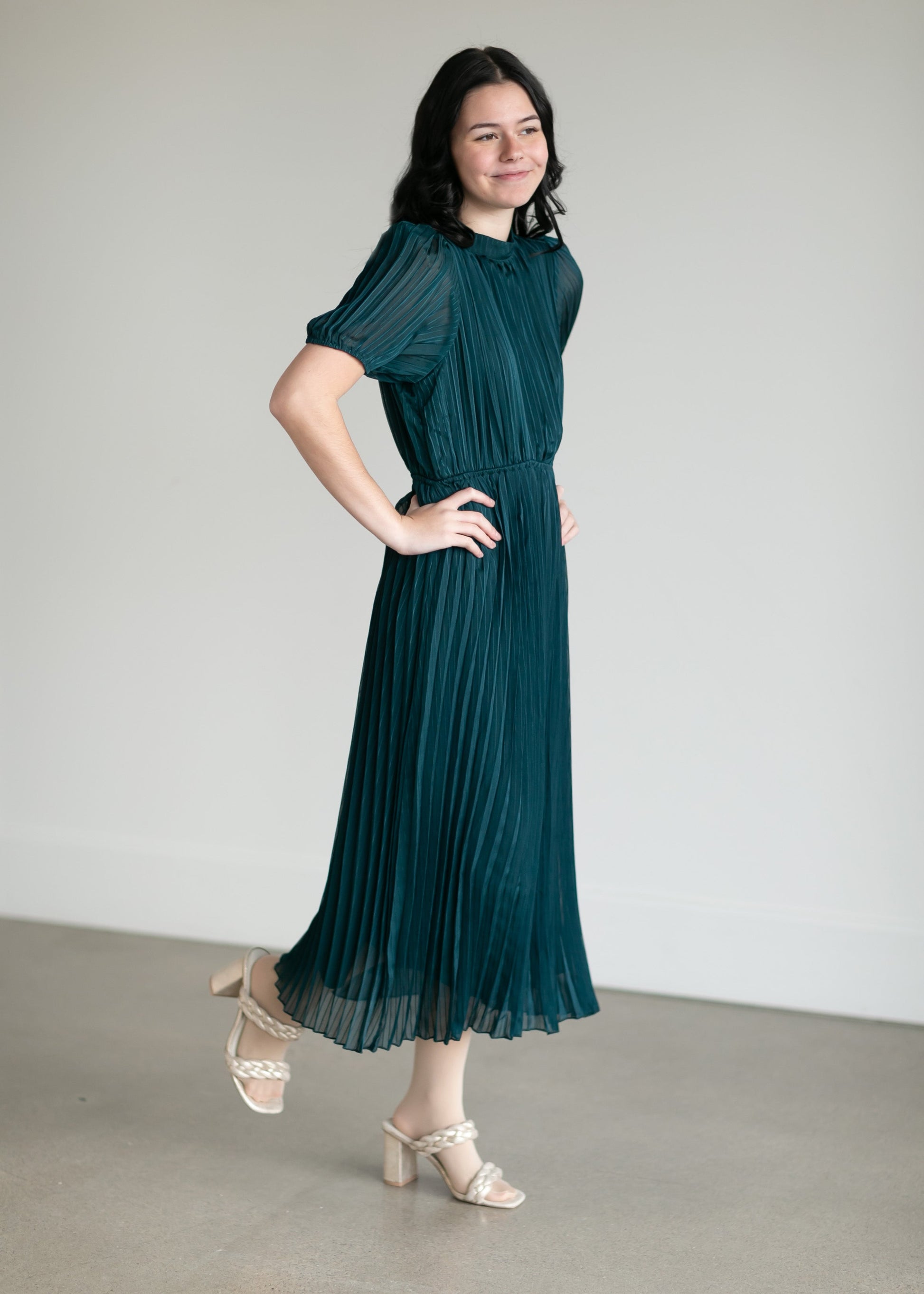 Short Sleeve Pleated Midi Dress Dresses