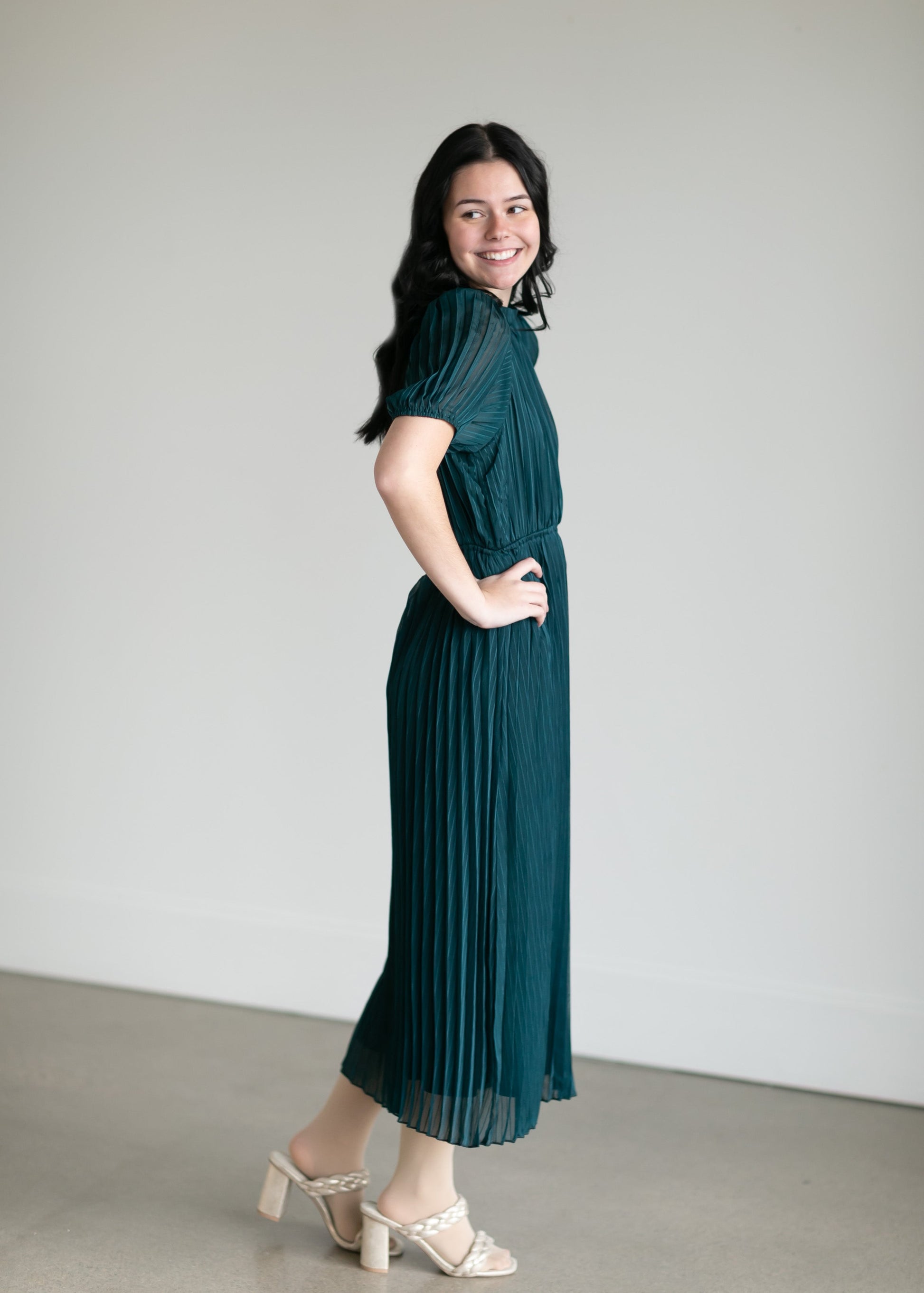 Short Sleeve Pleated Midi Dress Dresses