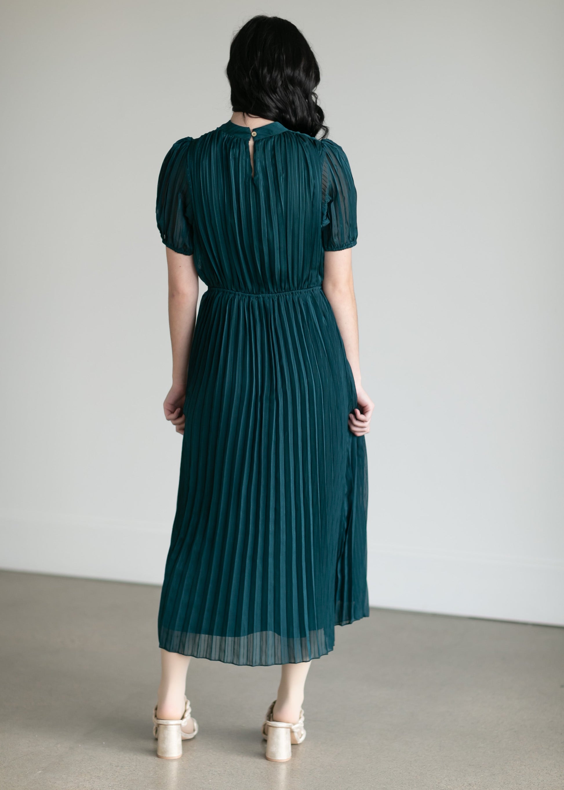 Short Sleeve Pleated Midi Dress Dresses