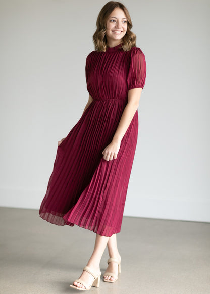Short Sleeve Pleated Midi Dress Dresses Burgundy / S