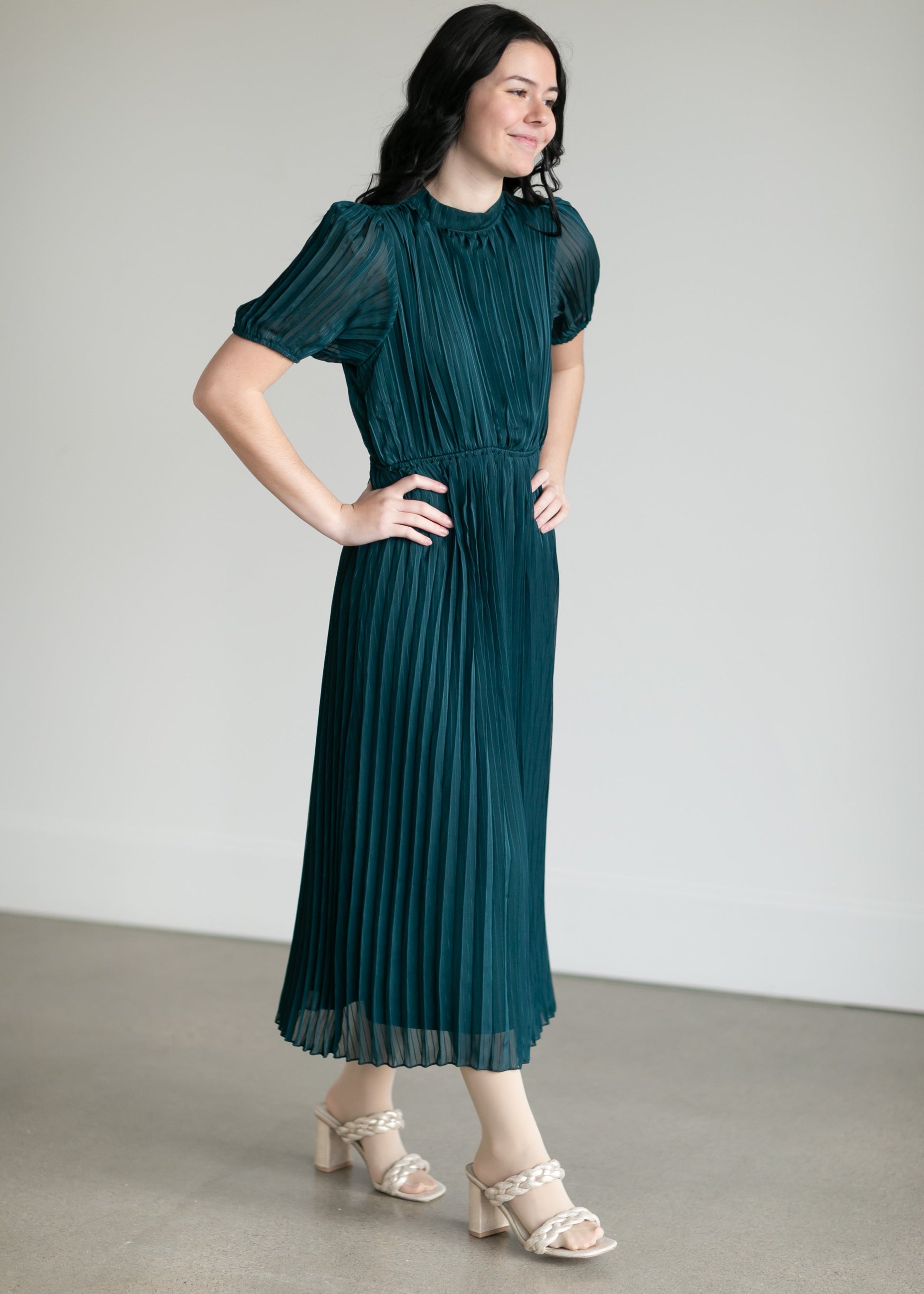 Short Sleeve Pleated Midi Dress Dresses Green / S