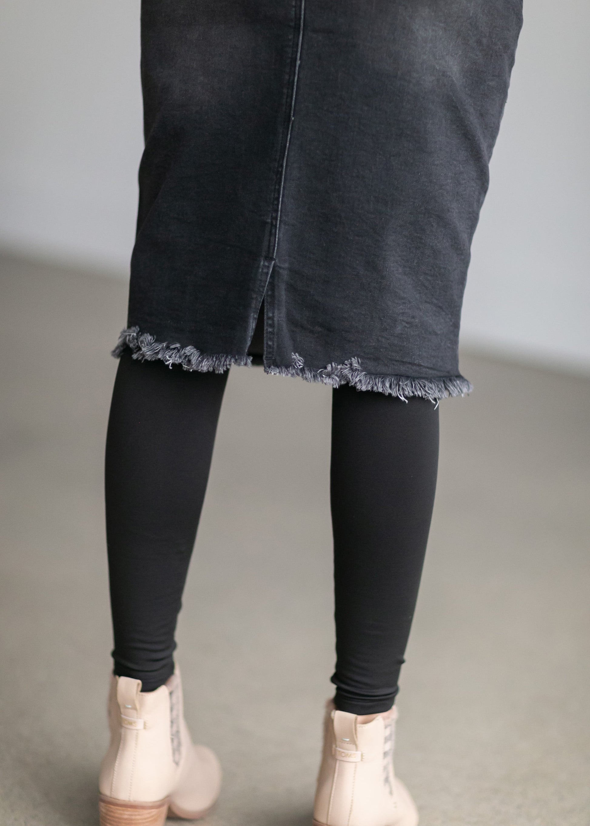 Crafted from a cotton blend, this Zoey Frayed Hem Black Denim Midi Skirt is an Inherit Design you'll be reaching for again and again! This skirt has an on-trend, yet classic style to it. There is slight distressing and the raw hem is the perfect finishing touch!
